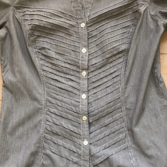 Navy & white pinstripe shirt with diagonal pleated front, M - Picture 9 of 12